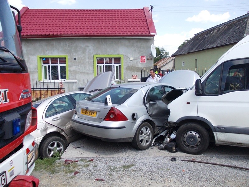 Dopravná nehoda troch vozidiel v obci Budkovce