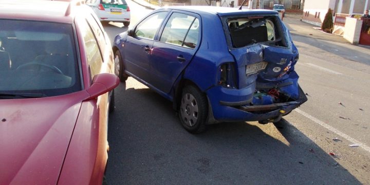 Dopravná nehoda troch vozidiel v obci Pozdišovce