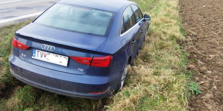 Dopravná nehoda vozidla Audi A3 za obcou Petrovce n./Laborcom