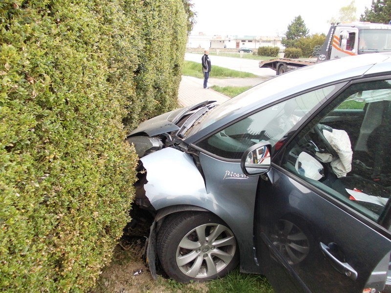 Dopravná nehoda vozidla Ciroen C4 v obci Pavlovce nad Uhom