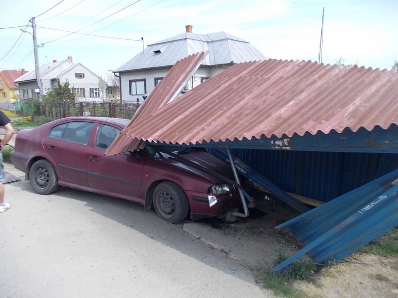 Dopravná nehoda Škoda - Octavia v obci Šamudovcev
