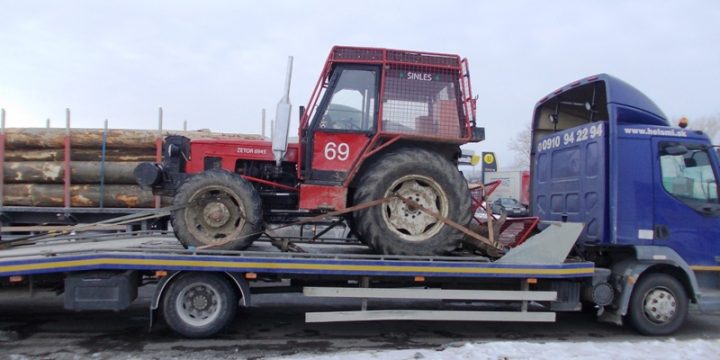 Prevoz traktora z Rožňavy do obce Ruský Hrabovec