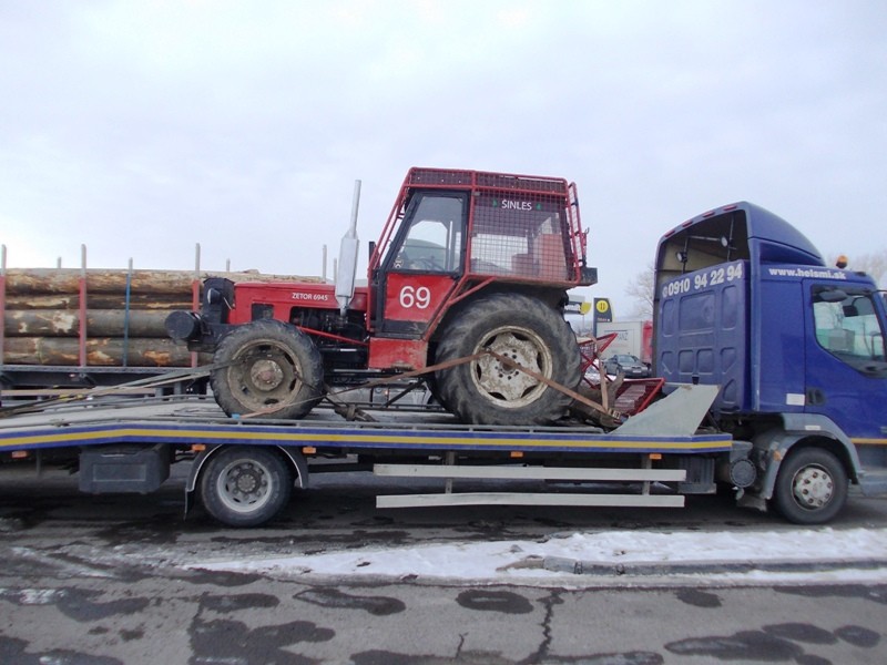 Prevoz traktora z Rožňavy do obce Ruský Hrabovec